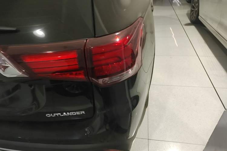 Used Mitsubishi Outlander 2019 2.0L Two-Wheel Drive Comfort Edition 5 Seats China VI Standard
