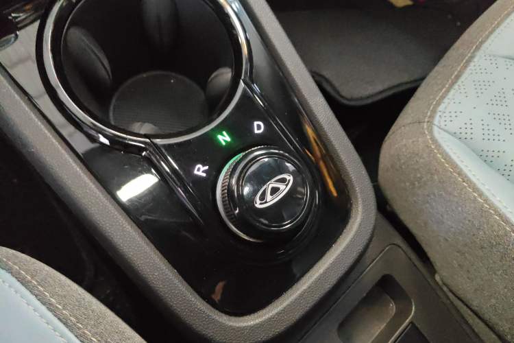 Used Chery Little Ant 2022 Sweet Pink Edition Half-Sugar Version Lithium Iron Phosphate 30 kW 301 km Gear Lever