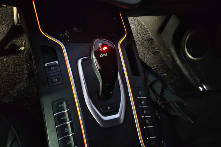 Used Wey VV7 2019 Upgraded Model 2.0T Flagship Version China VI Gear Lever