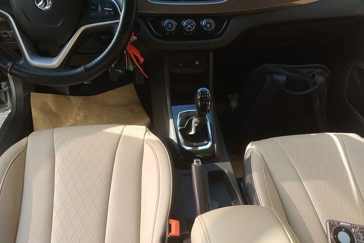Used Baojun 310W 2017 1.5L Manual Fashion Model China V
