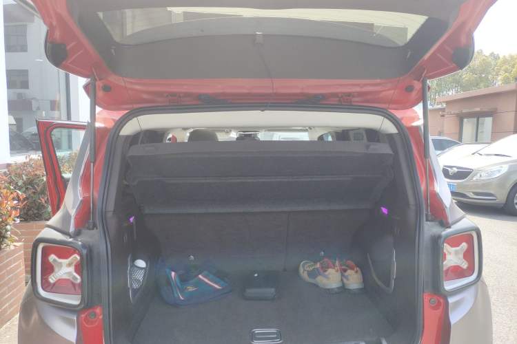 Used Jeep Renegade 2016 1.4T Automatic Smart Edition Trunk