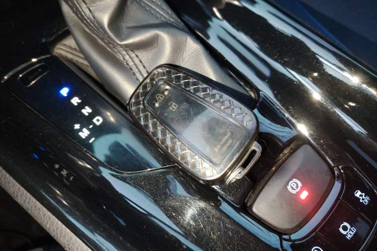 Used Toyota C-HR 2018 2.0L Luxury Sunroof Version China V Emission Standard