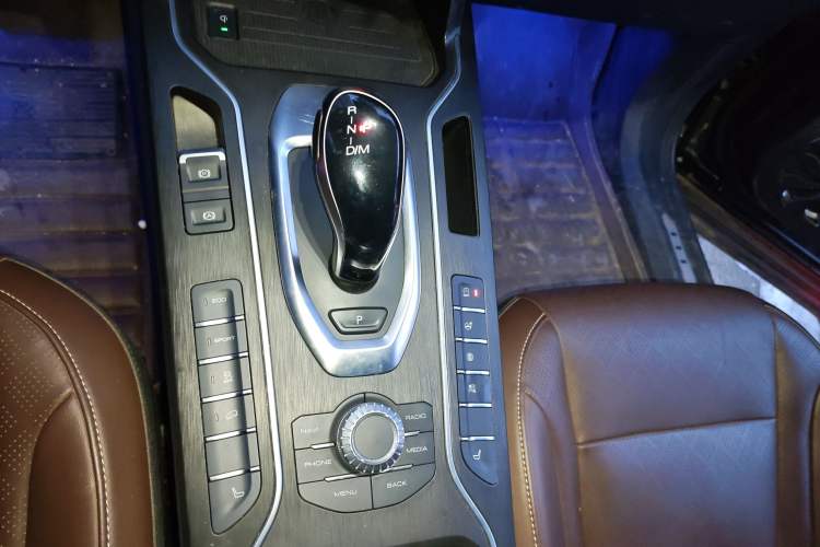 Used Wey VV6 2020 2.0T Two-Wheel Drive Smart Enjoyment+
