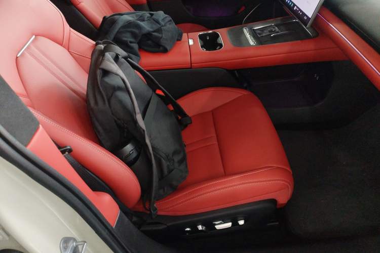 Used Xiaomi Auto SU7 2026 Model Standard Edition Right Front Seat