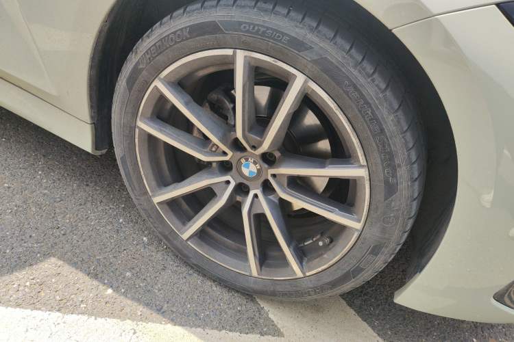Used BMW 3 Series 2023 320Li M Sport Package Right Front Wheel Hub