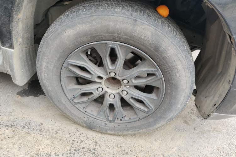 Used JMC Yusheng S350 2016 2.0T Automatic Two-Wheel Drive Gasoline Luxury Edition 5 Seats Right Front Wheel Hub