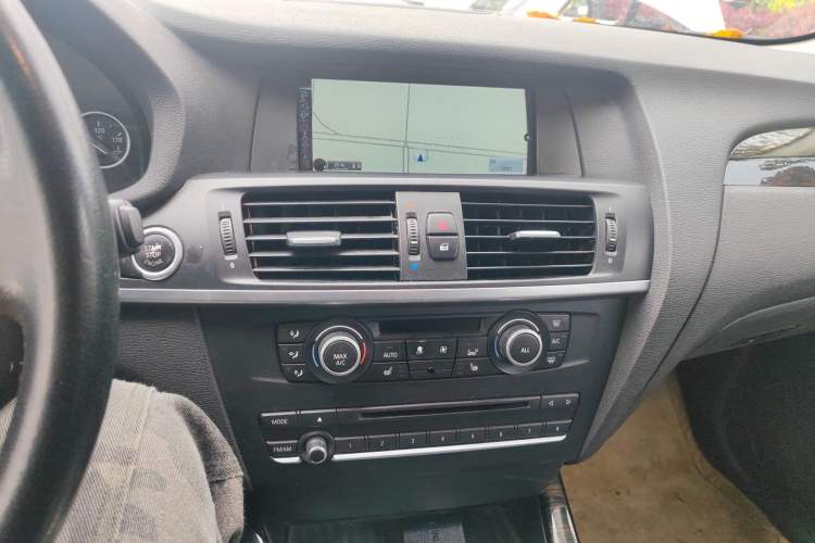 Used BMW X3 2013 xDrive20i Luxury Edition Audio And AC Panel