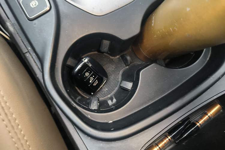 Used Hyundai Santa Fe 2013 2.4L Automatic Two-Wheel Drive Smart Version Vehicle Key