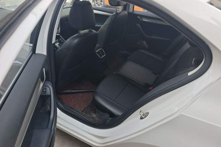 Used Skoda Octavia 2019 1.5L Automatic Smart Drive Luxury Edition China VI Standard