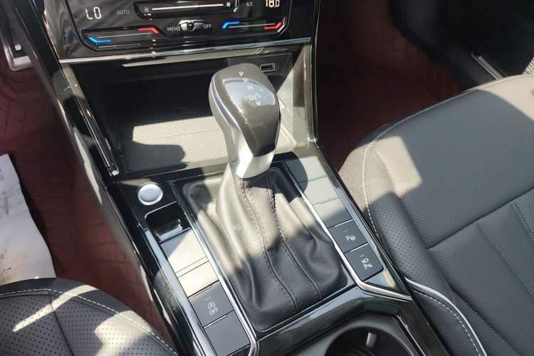 Used Volkswagen Passat 2024 380TSI Starry Dragon Edition Gear Lever