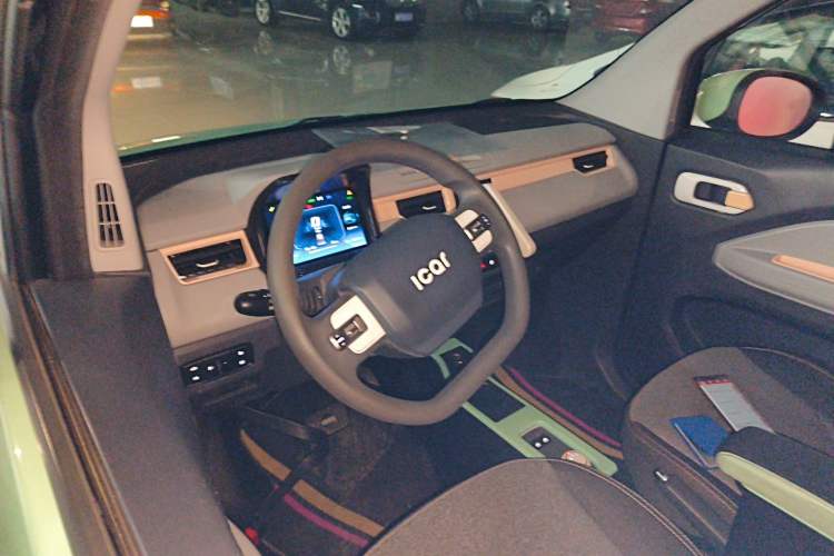 Used Chery QQ Ice Cream 2022 170km Sundae Phosphate Lithium-Ion