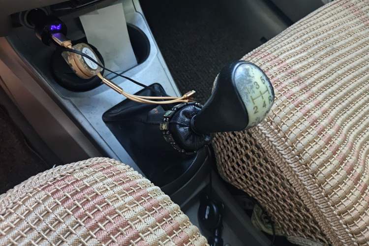 Used Land Fengshang 2011 Deluxe Edition 1.6L Manual 7-Seater Gear Lever