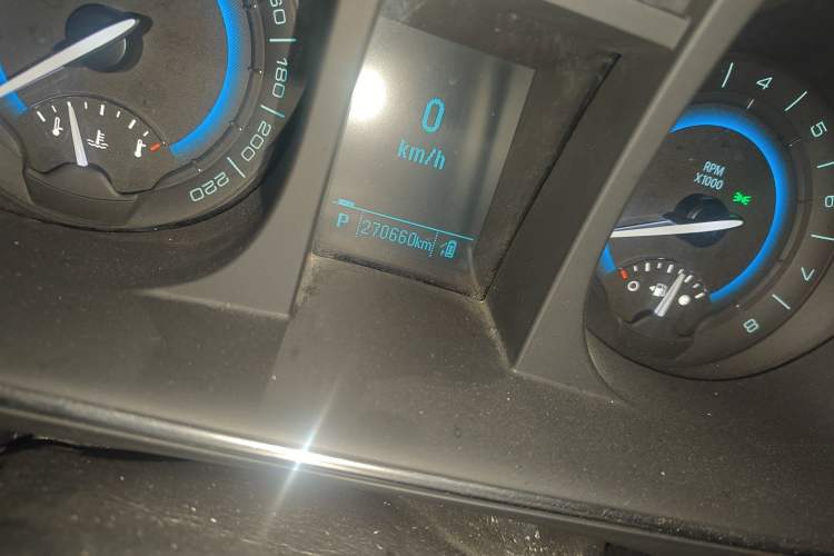 Used Buick GL8 2014 3.0L XT Luxury Business Flagship Edition Odometer Close Up