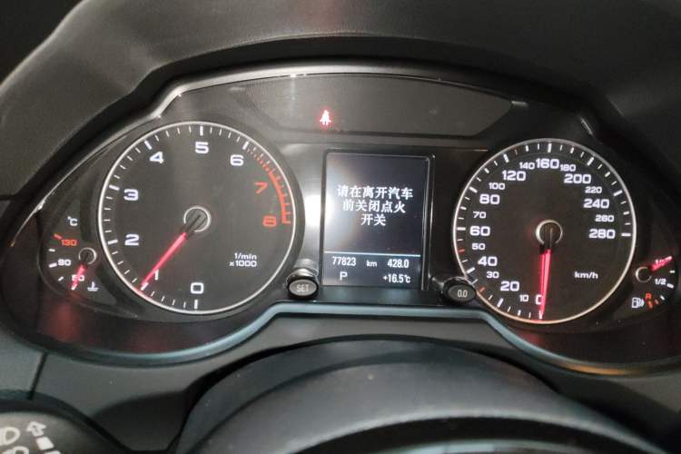 Used Audi Q5 2017 Plus 40 TFSI Technology Model Odometer Close Up