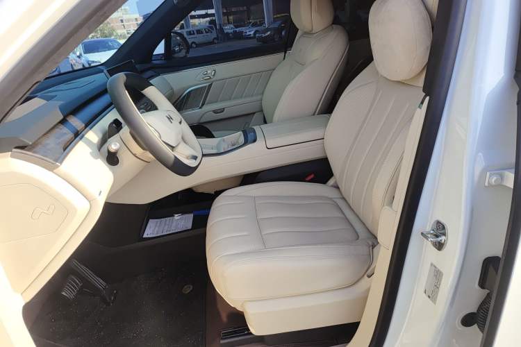 Used ONVO Luxeed L90 2025 Model—Ultra Six-Seater Version