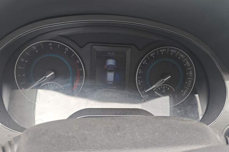 Used Haval H2 2017 Red-Label 1.5T Manual Two-Wheel-Drive Elite Model Instrument Cluster