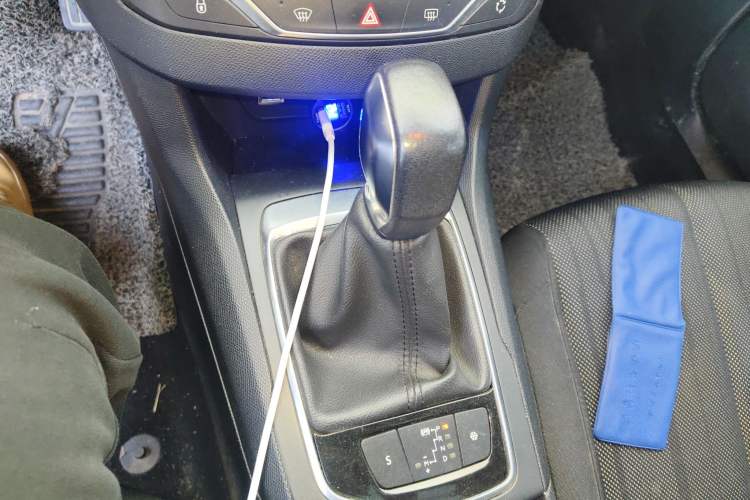 Used Peugeot 308S 2015 1.2T Automatic Jingchi Edition Gear Lever