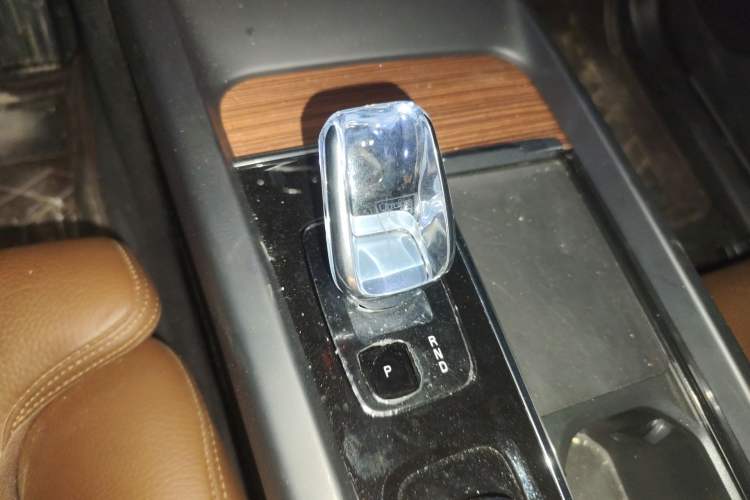 Used Volvo XC60 2024 B5 4x4 Smart Luxury Edition Gear Lever