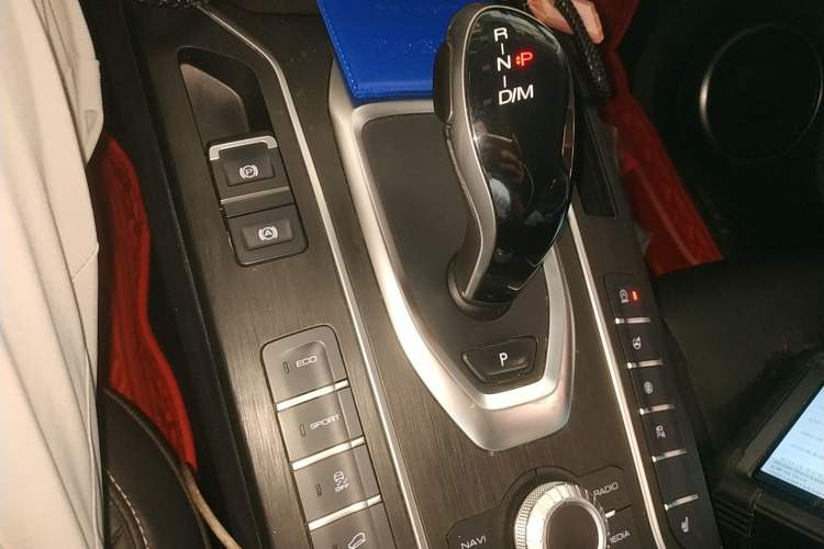 Used Wey VV6 2018 2.0T Two-Wheel-Drive Ultra-Luxury Version China V Standard