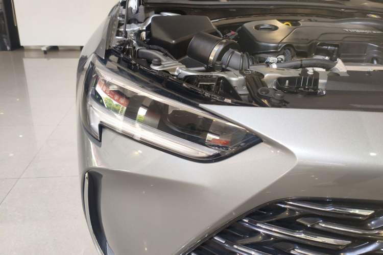 Used Buick Regal 2024 25T Deluxe Edition Right Front Headlight