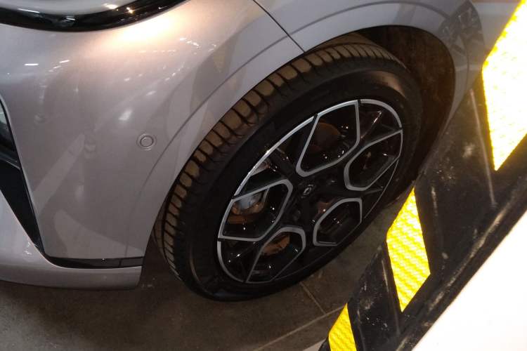 Used CHANGAN NEVO A07 2025 Range-Extended "True Fragrant" Edition 230 Flagship Model Exterior 4