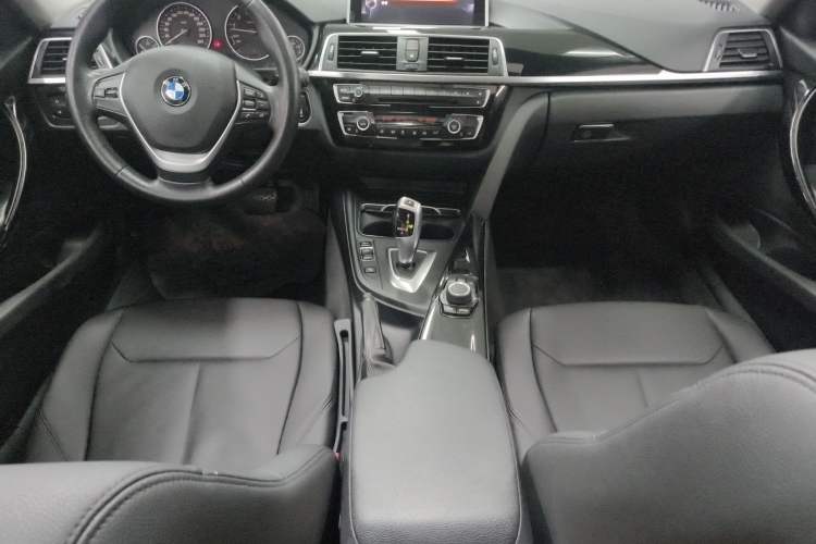 Used BMW 3 Series 2017 320Li Fashion Model Center Console
