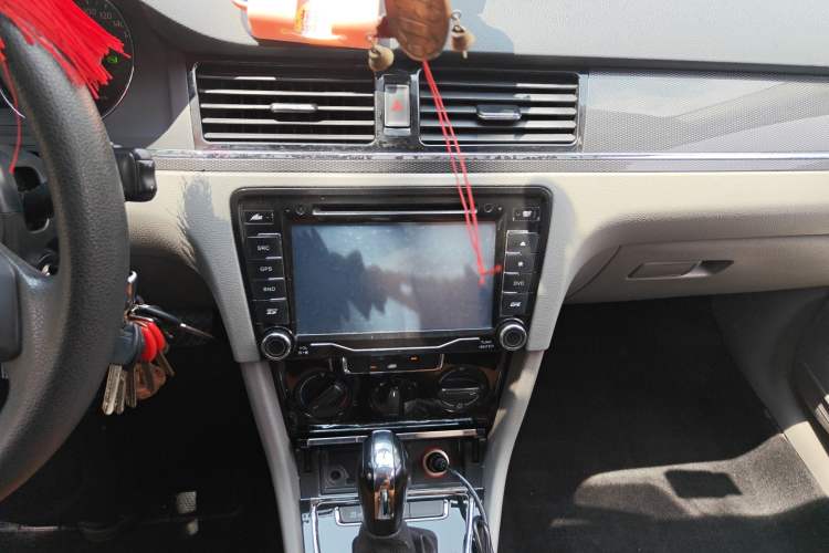 Used Volkswagen Bora 2013 1.6L Automatic Fashion Model