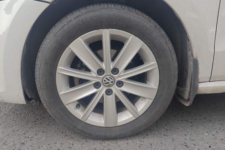 Used Volkswagen Polo 2014 1.6L Automatic Comfort Edition Left Front Wheel Hub