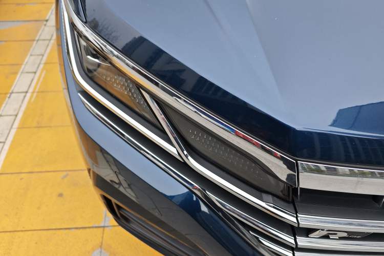 Used Volkswagen Touareg 2020 3.0 TSI Luxury Edition China VI Right Front Headlight