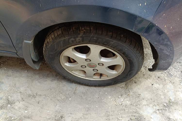 Used Wuling Hongguang 2014 1.5L S Standard Version Right Front Wheel Hub