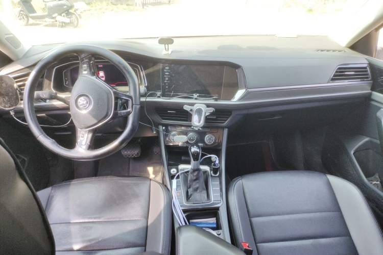 Used Volkswagen Sagitar 2022 280TSI DSG Flyover Edition Center Console