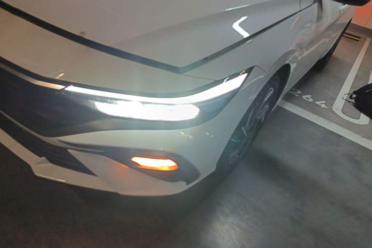 Used Hyundai Elantra 2023 1.5L CVT GLX Elite Edition Left Front Headlight