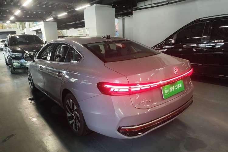 Used Volkswagen Passat 2025 Pro 380TSI Dragon Glory Edition Rear Left 45 Deg