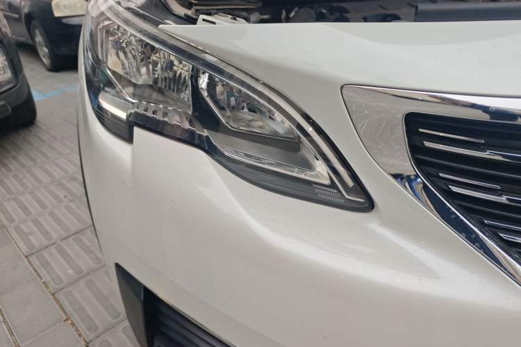 Used Peugeot 5008 2017 380THP 7-Seater Elite Edition Right Front Headlight