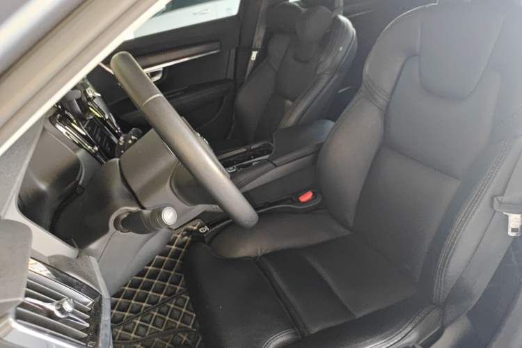 Used Volvo V90 2017 Cross Country T5 AWD Smart Range Edition
