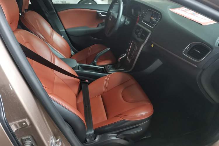 Used Volvo V40 2017 T3 Smart Edition
