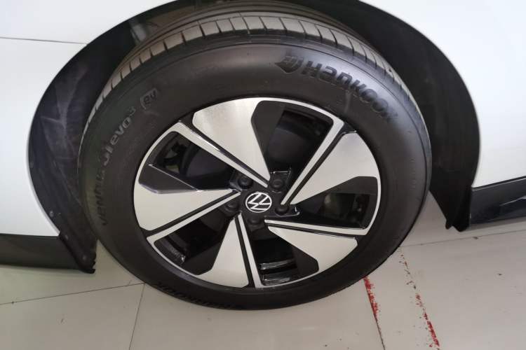 Used Volkswagen ID.7 VIZZION 2024 AIR model Right Rear Wheel Hub