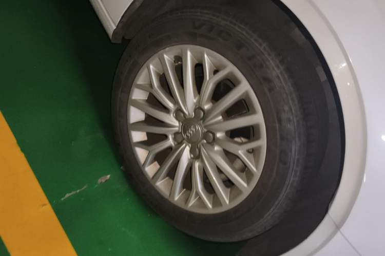 Used Audi A3 2016 Limousine 35 TFSI Ambition Edition Right Front Wheel Hub