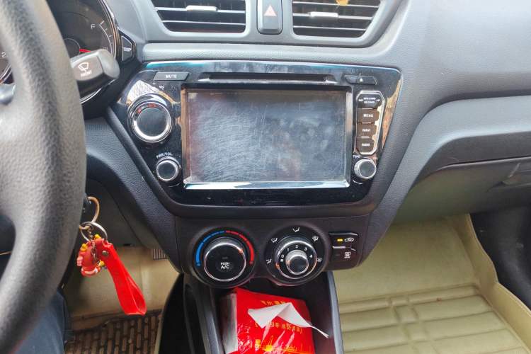 Used Kia K2 2012 Sedan 1.4L MT GLS Commemorative Edition Audio And AC Panel