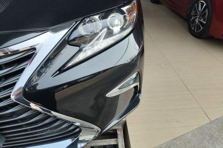 Used Lexus ES 2015 300h Comfort Edition
