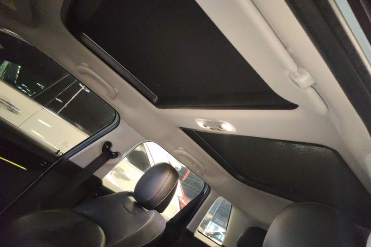 Used MINI MINI 2017 1.5T COOPER Ice Blue Limited Edition Five-Door Version
