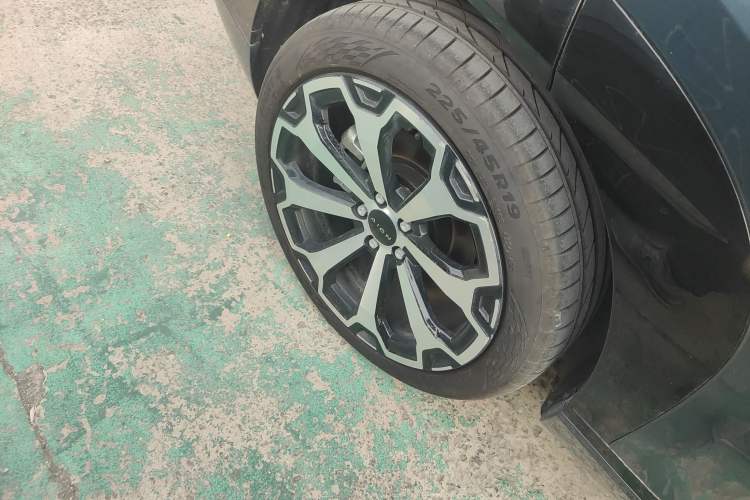 Used AION V 2024 Aion Tyrannosaurus 650 Smart Premium Edition