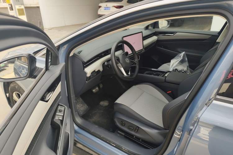 Used Volkswagen ID.7 VIZZION 2024 AIR model Left Front Seat