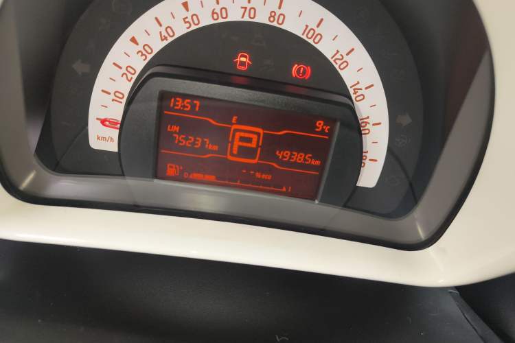 Used smart fortwo 2015 1.0L 52 kW hardtop Dynamic version