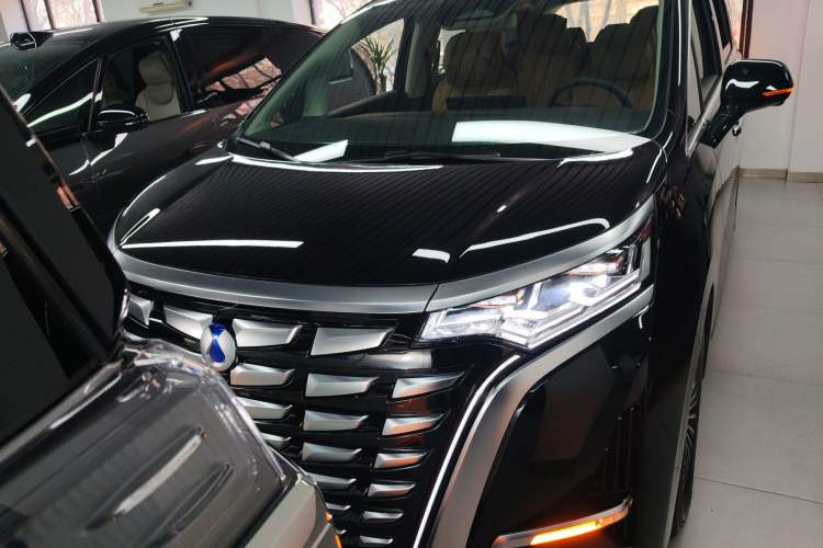 Used Denza D9 2024 DM-i 980 Four-Wheel Drive Prestige Model
