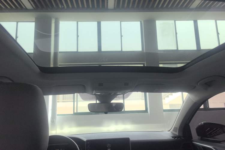 Used Volkswagen Tharu 2023 300TSI Two-Wheel-Drive Full Moon Edition Headliner