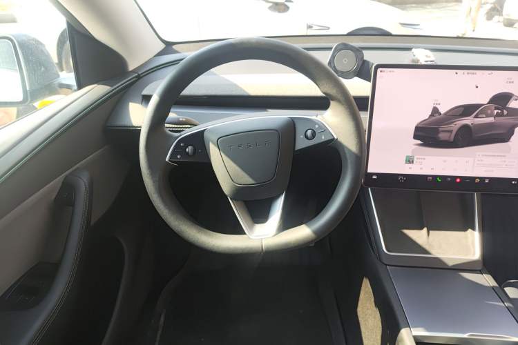 Used Tesla Model Y 2025 Rear-Wheel-Drive Version