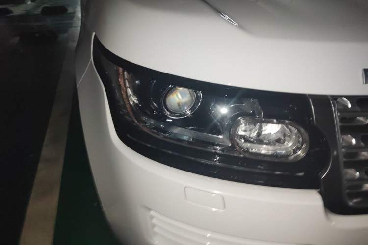 Used Land Rover Range 2015 3.0 SC V6 Vogue Right Front Headlight