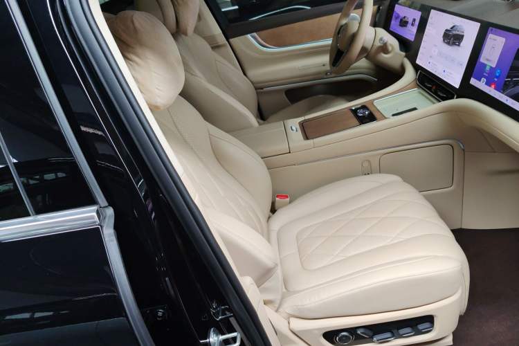 Used Hima AITO M9 2024 Range-Extended Ultra Version 42 kWh 6-Seater Model Right Front Seat