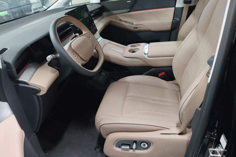 Used XPeng X9 2025 740 Ultra-Long Range Max
